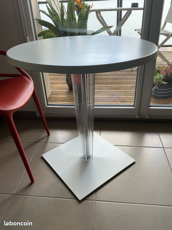 Table KARTELL (image 5)