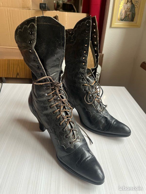 Bottines à Boutons Anciennes en Cuir, échantillon de Motif Victorien Années 1870 - France