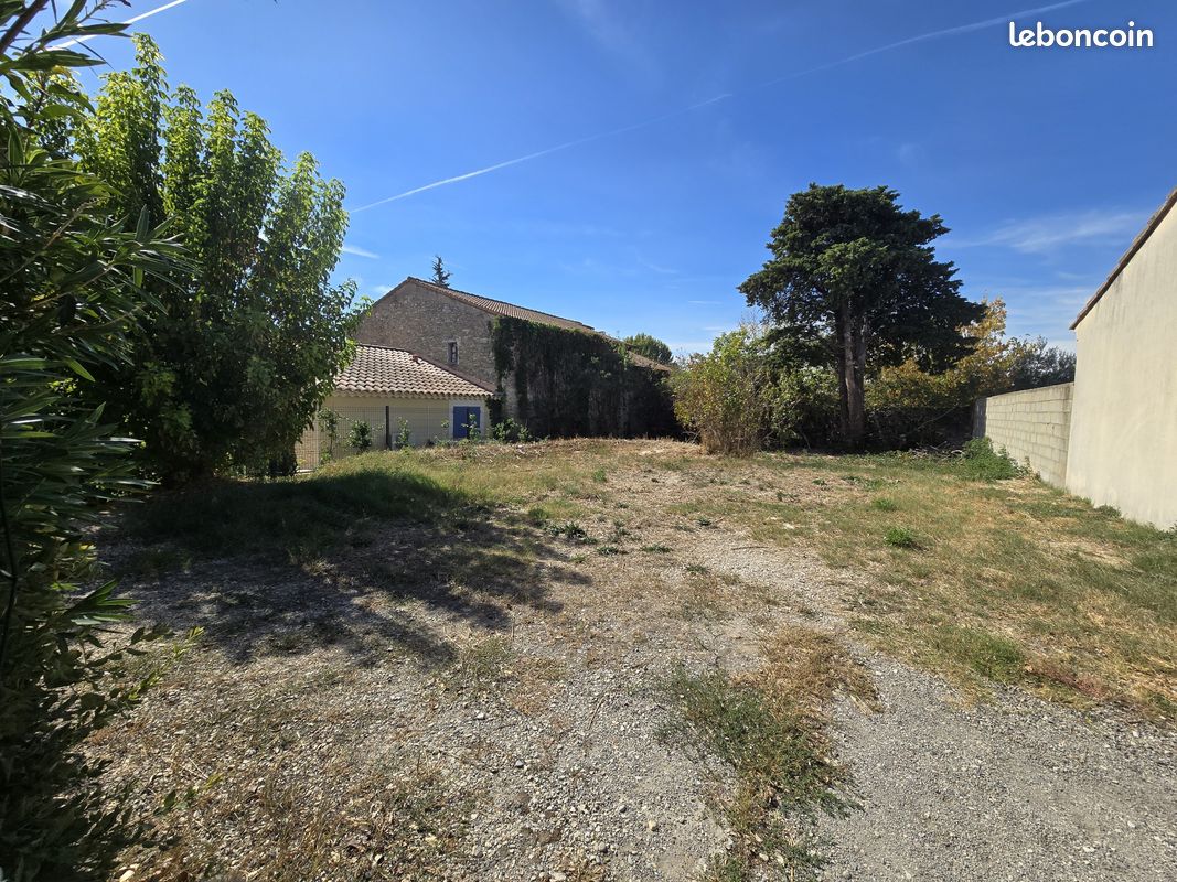 Terrain 375 m² · à L'Isle-sur-la-Sorgue · 375 m² · 119 000 €