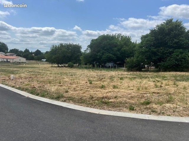 Terrain 700 m² · à Saint-Quentin-de-Baron · 75 000 €