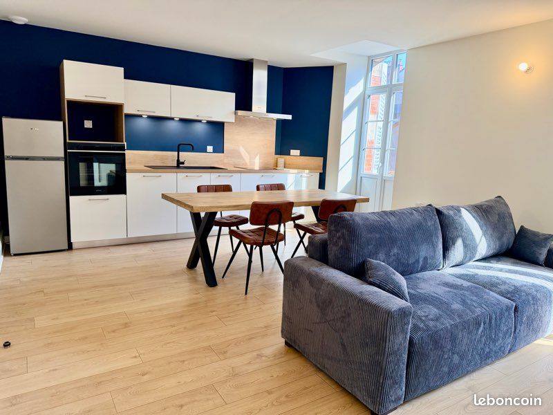 Appartement 3 pièces 85 m² · à Aurillac · 85 m² · 890 €