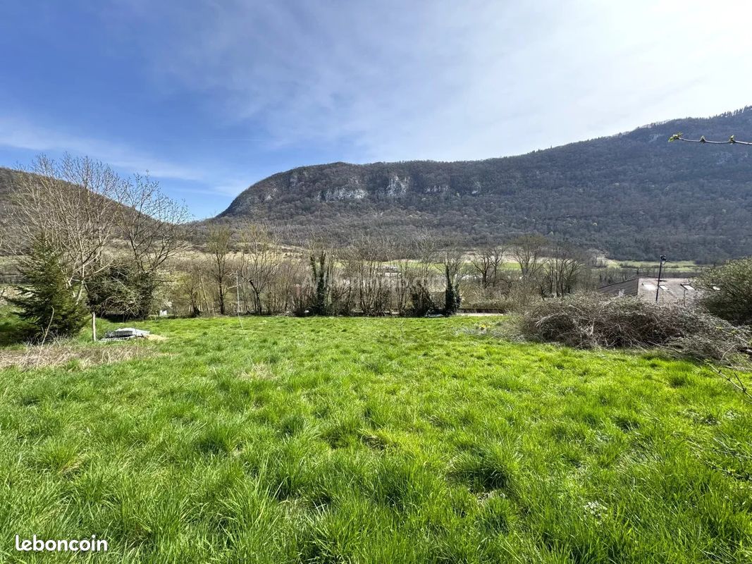 Terrain 1673 m² · à Prémeyzel · 1 673 m² · 85 000 €