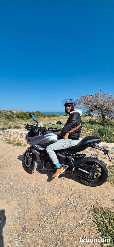 Tiger 660 avec top case et saccoche d origine (image 3)