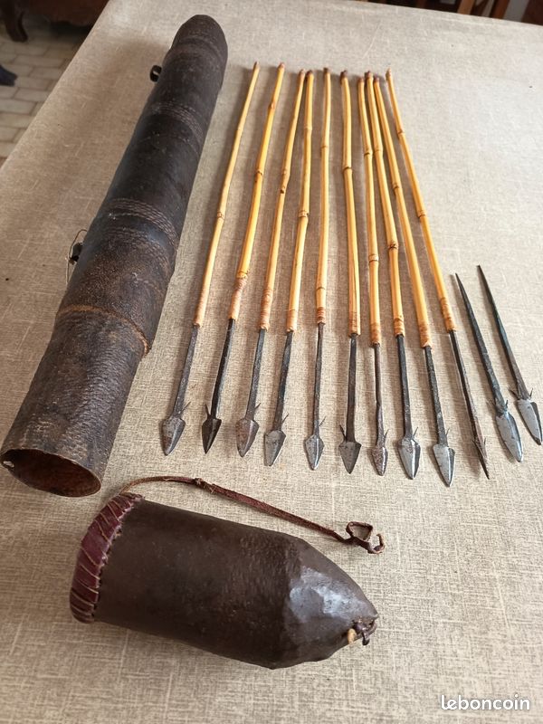 Lot Flèches Tribales Africaines Anciennes + Carquois Cuir – Cameroun Nord