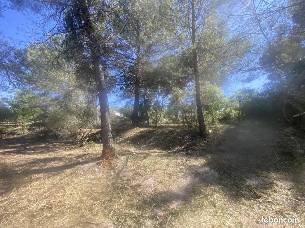 Terrain 1500 m² · à Éguilles · 1 500 m² · 479 000 €