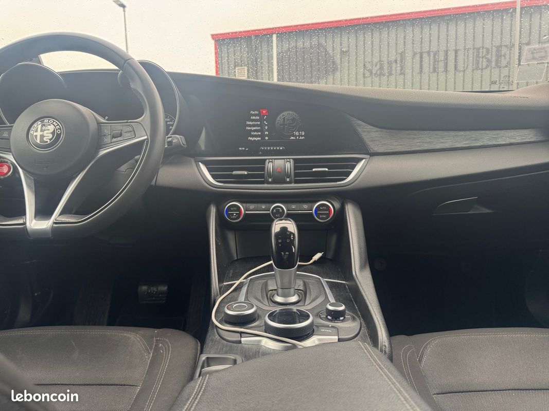 ALFA ROMEO GIULIA 2.2D 136 EDIZIONE AT 136Ch Garantie 12 mois (image 11)