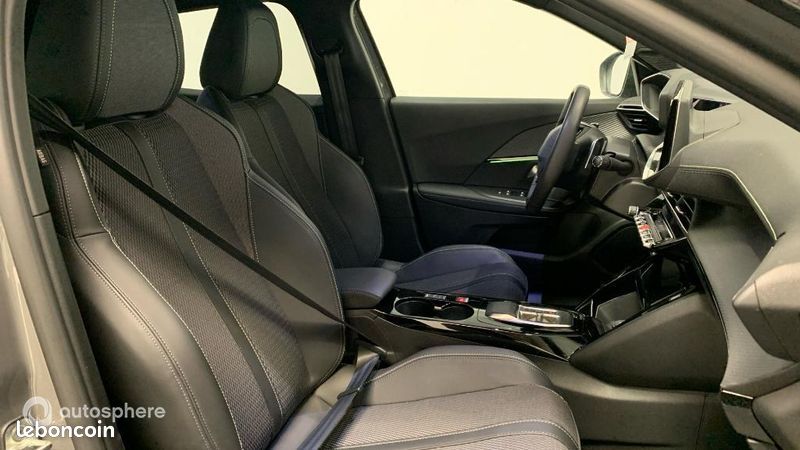 Peugeot 2008 1.2 PureTech 130ch S&S GT EAT8 (image 12)