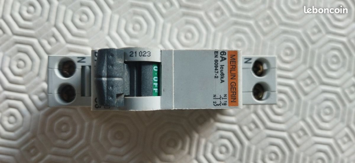 Disjoncteur merlin Gérin 6ampere (image 2)