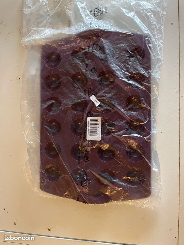Vends moule silicone mini dômes Tupperware neuf (image 1)