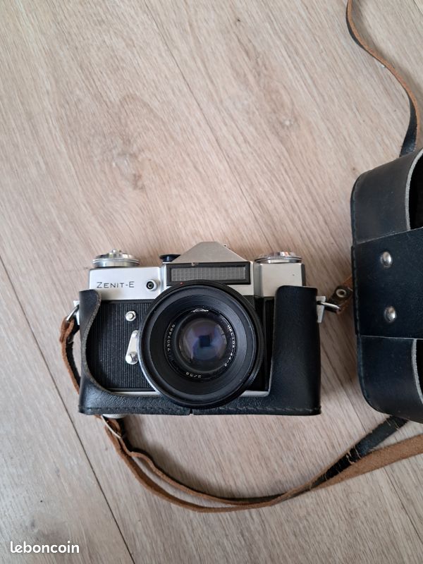 APPAREIL PHOTO ARGENTIQUE ZENIT - E AVEC FLASH ET HOUSSE EUR 35,00 - FR