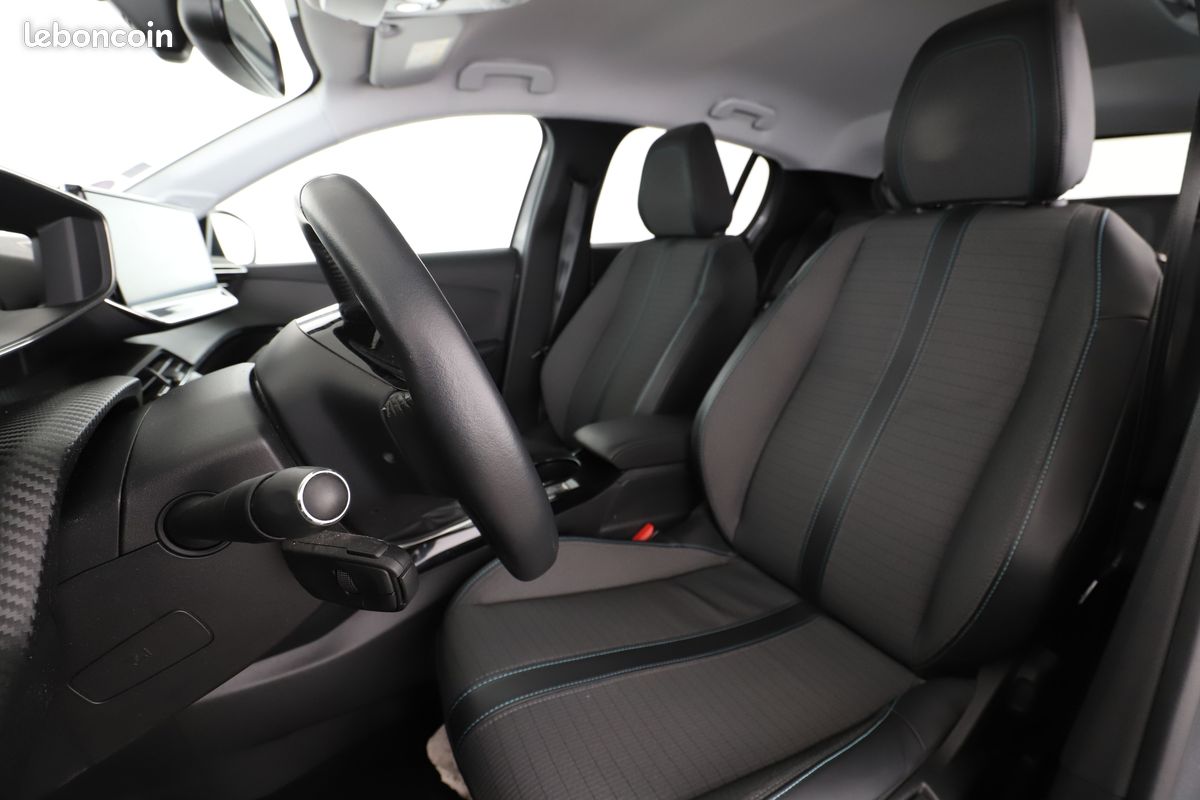 Peugeot 208 1.2 PureTech Allure Pack 100 ch (image 5)