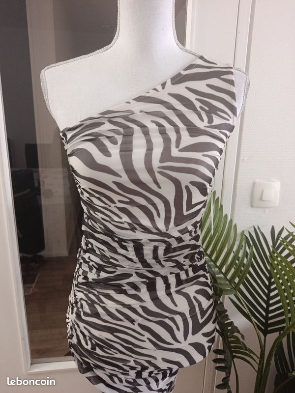 Robe midi moulante NA-KD zébrée asymétrique drapée style soirée taille XXS neuve étiquette (image 7)