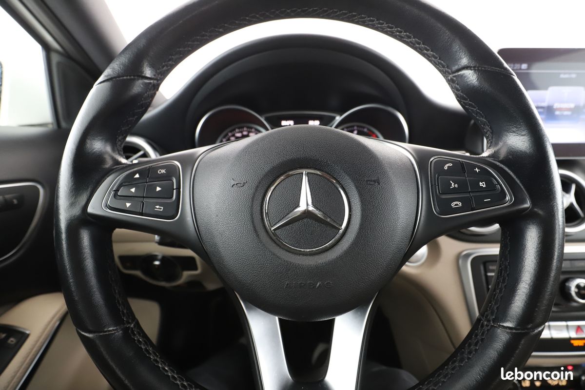 Mercedes-Benz GLA 200 d Inspiration 7G-DCT 136 ch (image 16)