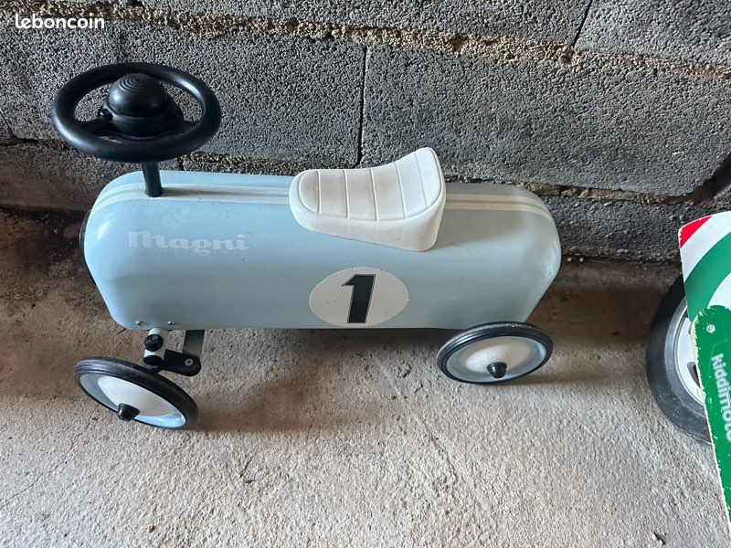 Voiture magni porteur (image 1)