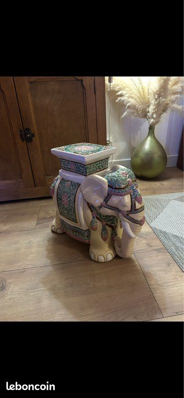 Éléphant Ottoman En Céramique Bleue – Décoratif – Style Chinoiserie – Bombay Company