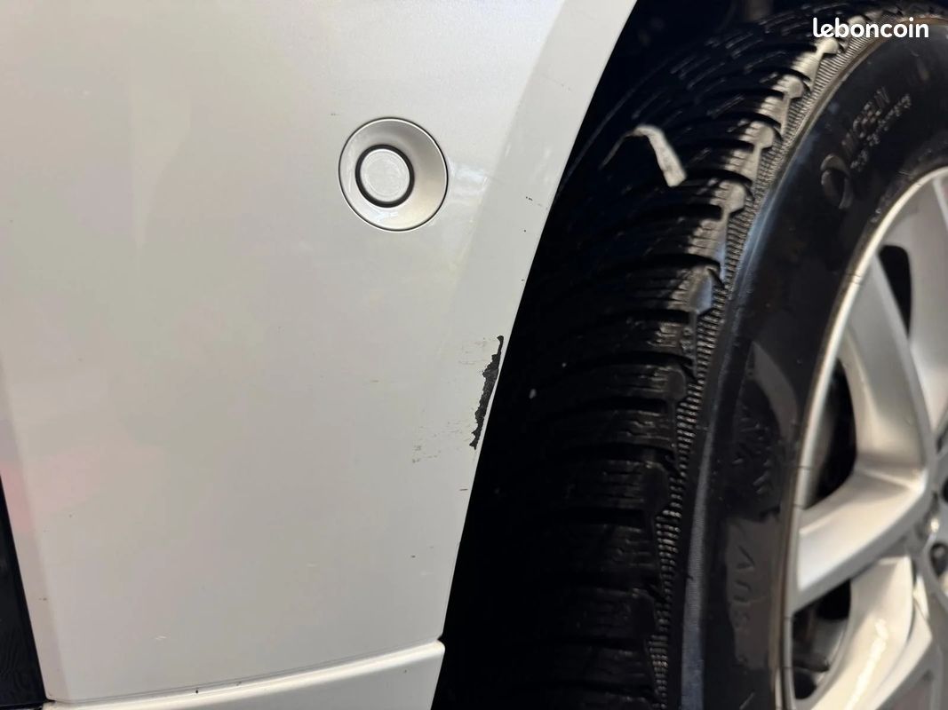 VOLVO XC60 T6 Recharge AWD 253 ch + 145 ch Geartronic 8 Ultimate Style Dark - 1ère main - Toit ouvrant - Sièges chauffants - Caméra 360 (image 43)