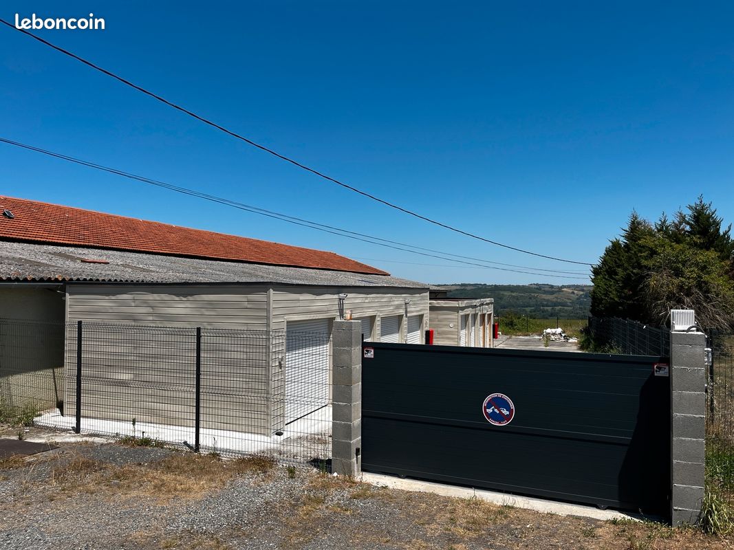 BOX GARAGE SÉCURISÉ – 14 m² / 33 m³ · à Thouars-sur-Arize · 109 €/mois