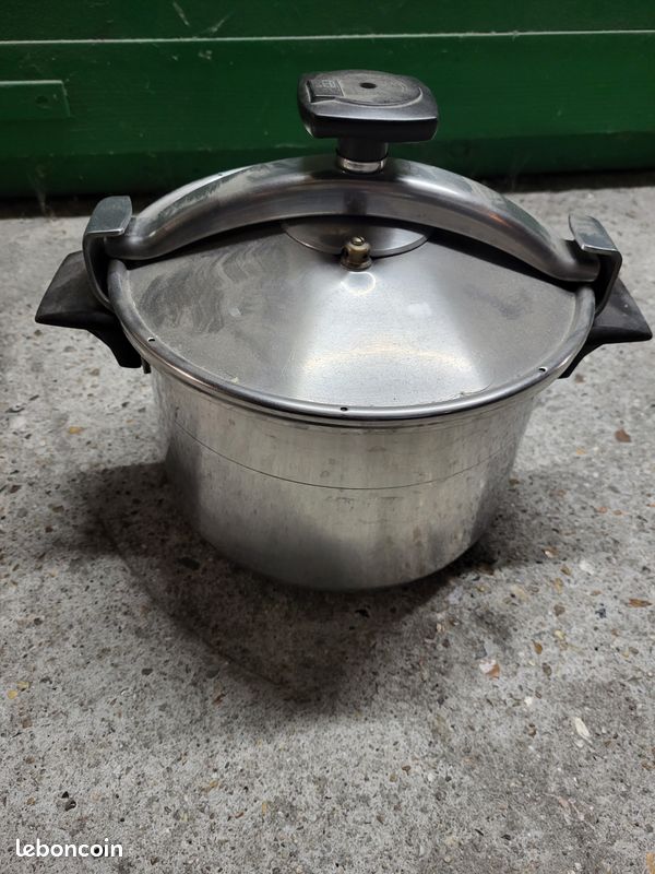 Cocotte minute SEB 26×26 cm (image 1)