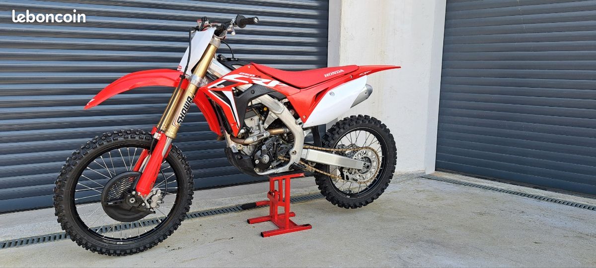 Honda crf 250 r en très bon état servi uniquement ballades (image 2)