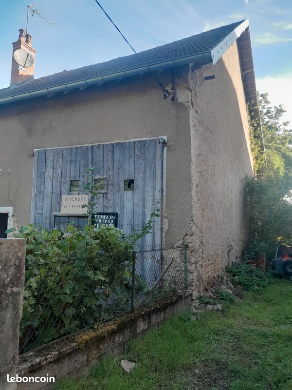 Maison 4 pièces 150 m² · à Ougney · 150 m² · 52 000 €