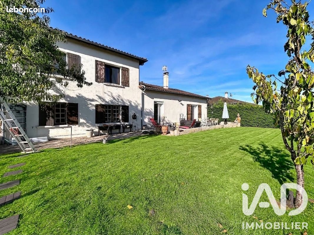 Maison 5 pièces 167 m² · à Montpon-Ménestérol · 167 m² · 238 500 €