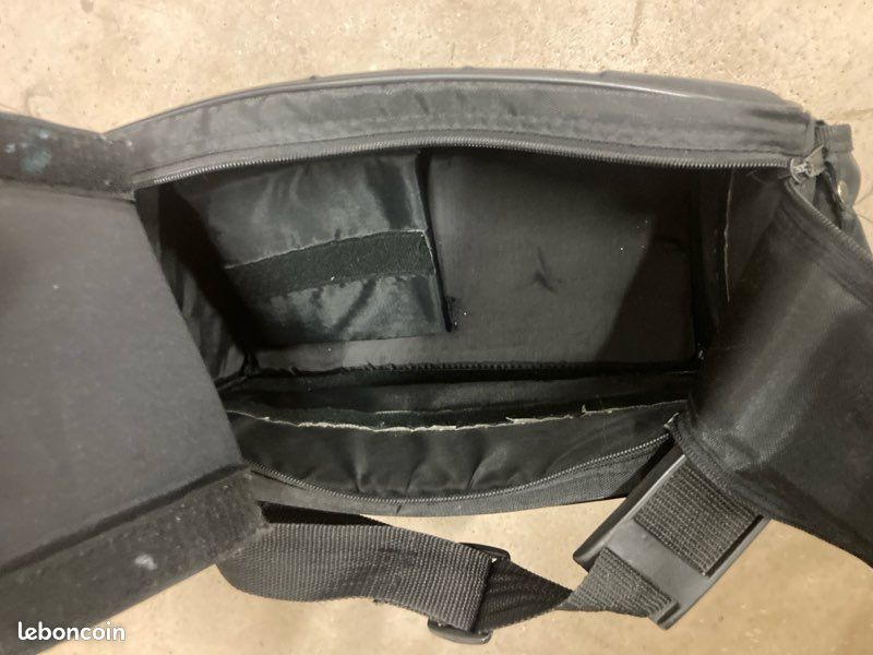 SAC BAGAGE POUR APPAREILS ELECTRONIQUES TYPE CAMESCOPE ou SAC BAGAGE POUR APPAREILS ELECTRONIQUES TYPE CAMESCOPE ou