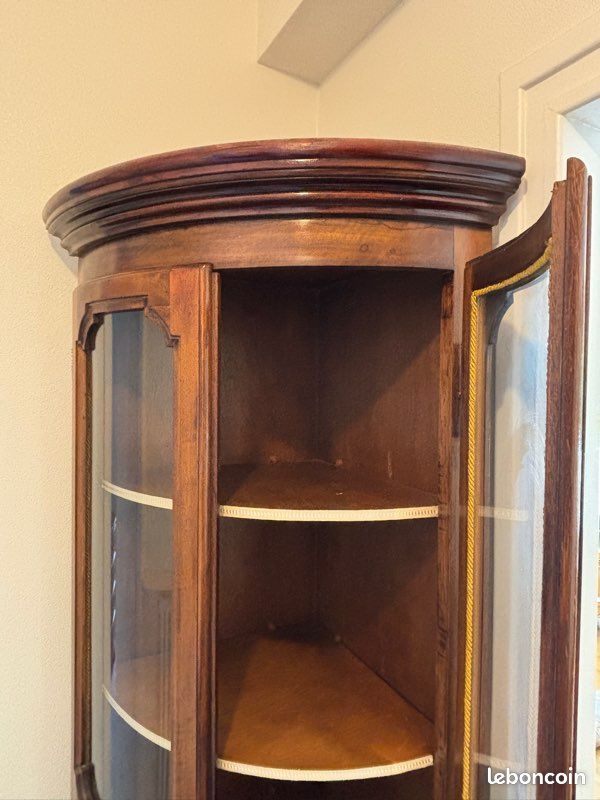 Vitrine d’angle (image 3)
