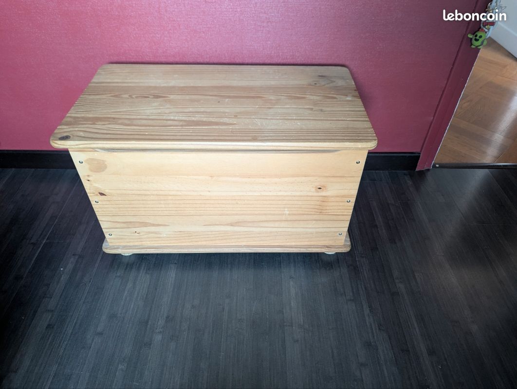 Coffre en pin (image 1)