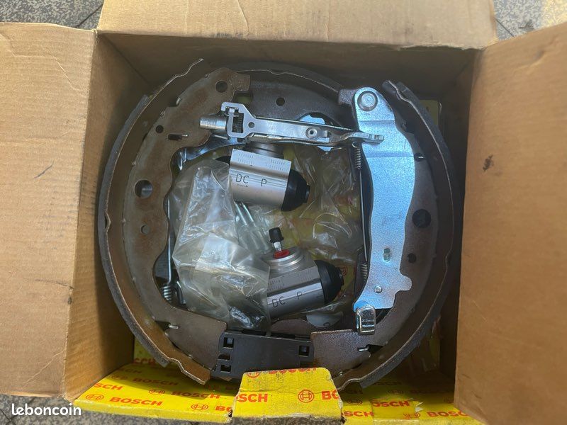 Mâchoires De Frein à Main BOSCH MITSUBISHI DELICA / SPACE GEAR