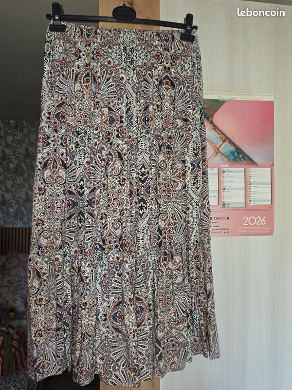 Jupe femme en bon etat tres propre (image 1)