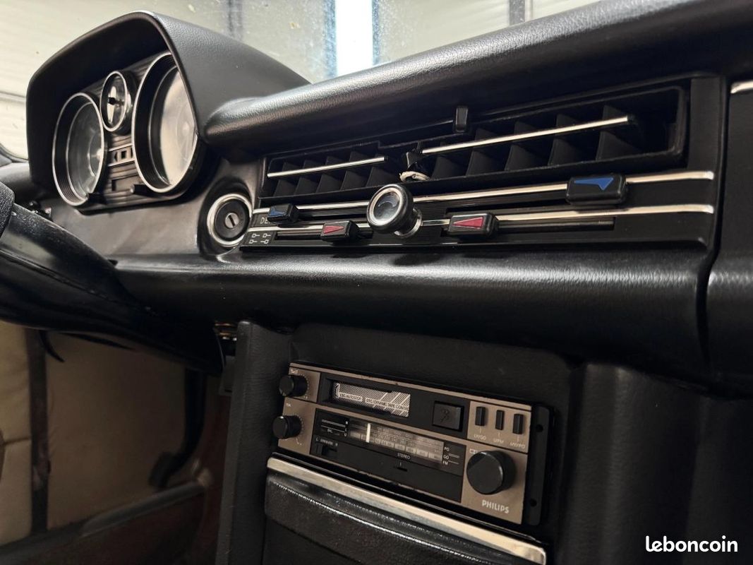 MERCEDES 200200 W114 / 95ch / DOSSIER HISTORIQUE / CUIR BEIGE / SUPERBE ETAT (image 24)
