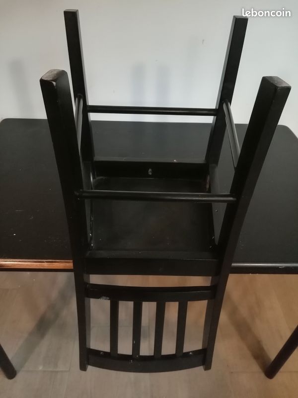 Table noire rectangulaire en bois avec sa chaise (image 3)