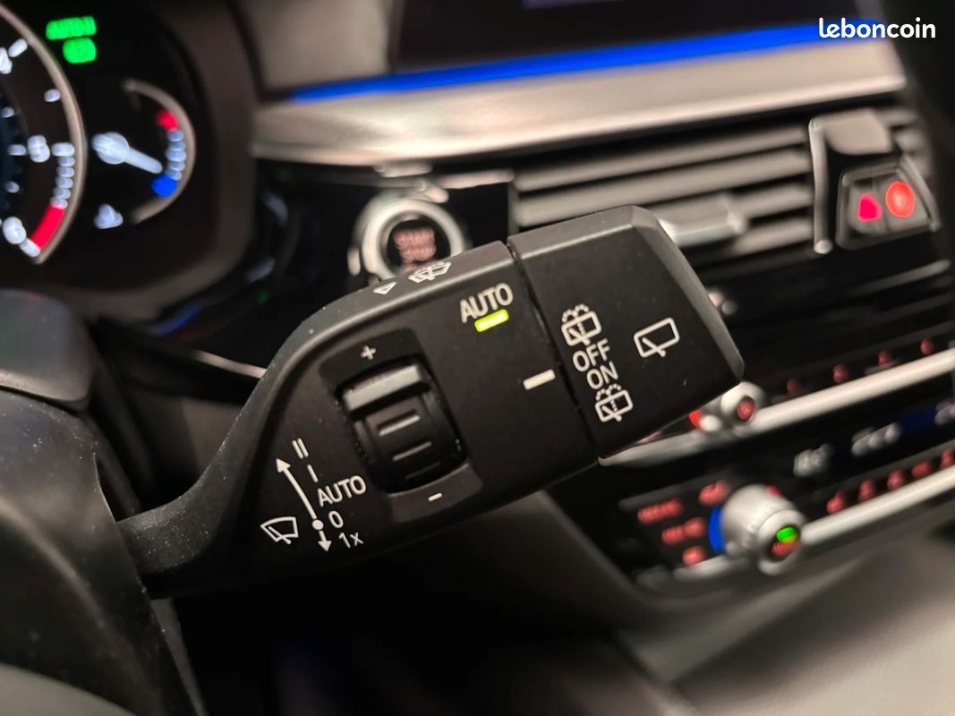 BMW 530d TOURING M SPORT XDRIVE 265 CH BVA8 – TOIT PANORAMIQUE - CAMÉRA 360° - GARANTIE (image 31)