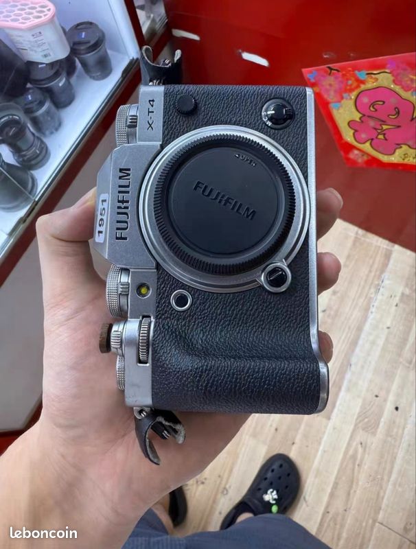 Fujifilm X-T4 – boîtier appareil photo hybride professionnel (noir) en excellent état (image 1)