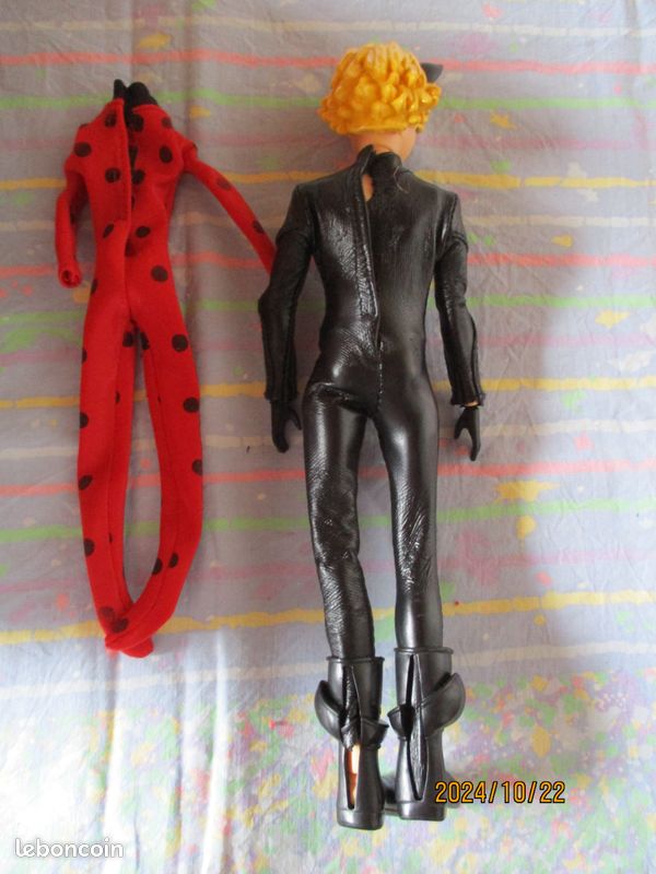 Poupée Miraculous chat noir Bandai avec une tenue Lady Bug (image 2)