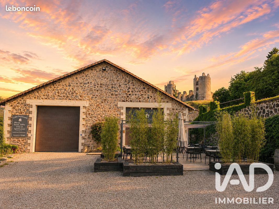 Maison 3 pièces 315 m² · à Confolens · 315 m² · 245 000 €
