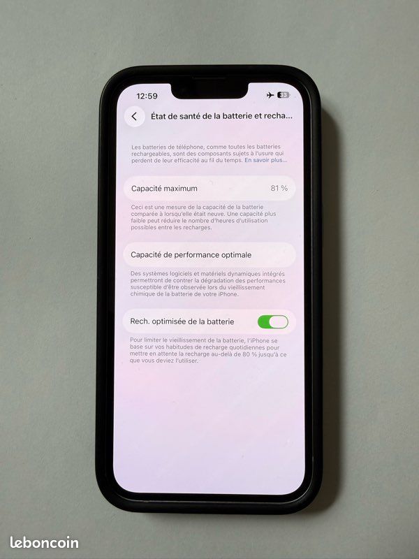 IPhone 14 mauve et coque Rhinoshield noire (image 4)