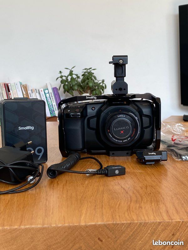 BMPCC 4k + objectif 14-42 Lumix + batterie SmallRig + cage Nitze +sac Foca (image 1)