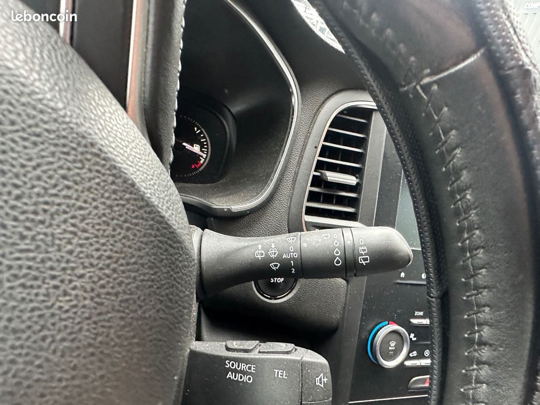 RENAULT MEGANE IV BERLINE TCe 100 Energy Life (image 19)