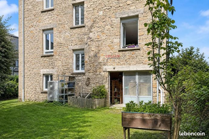 Maison 11 pièces 219 m²