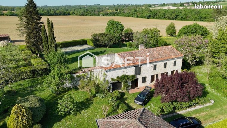 Maison 8 pièces 230 m²