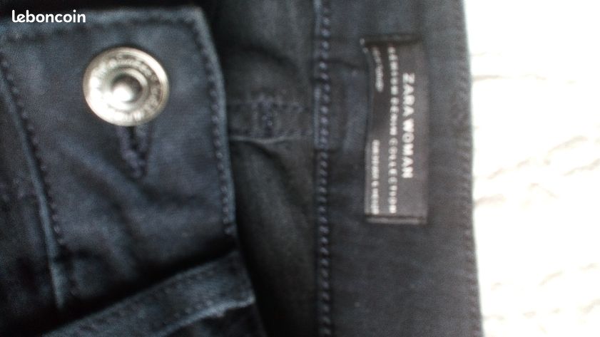 Jean Skinny taille haute noir avec bande rouge sur les côtés (image 3)