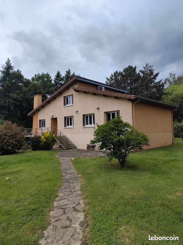 Maison 7 pièce avec garage et terrain (image 1)