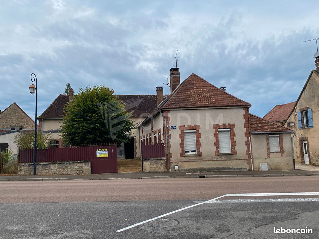 Maison 6 pièces 167 m² · à Pontigny · 167 m² · 137 500 €