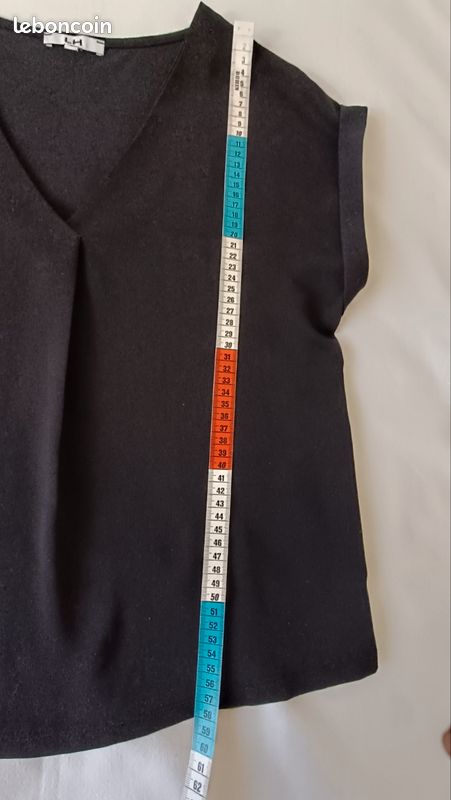 Blouse fluide élégante noire (image 15)
