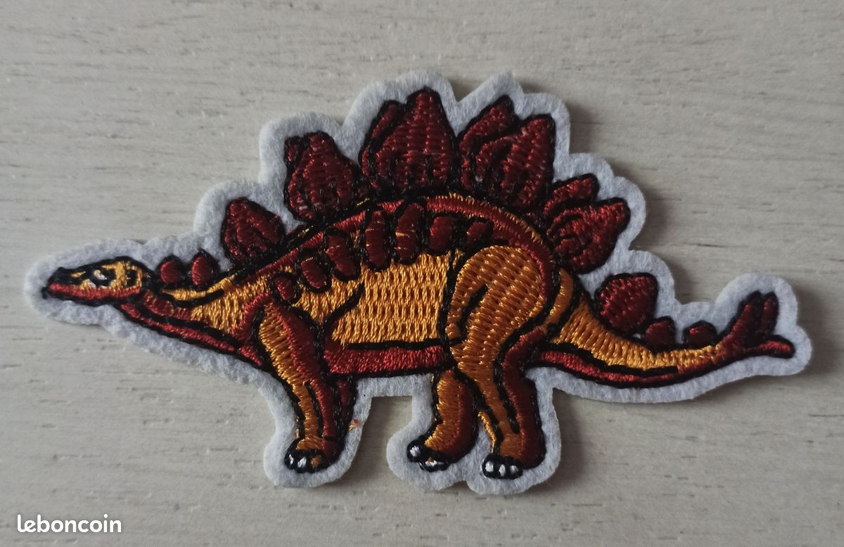 Patch Brodé Au Fer à Repasser - Squelette De Tricératops Dinosaure