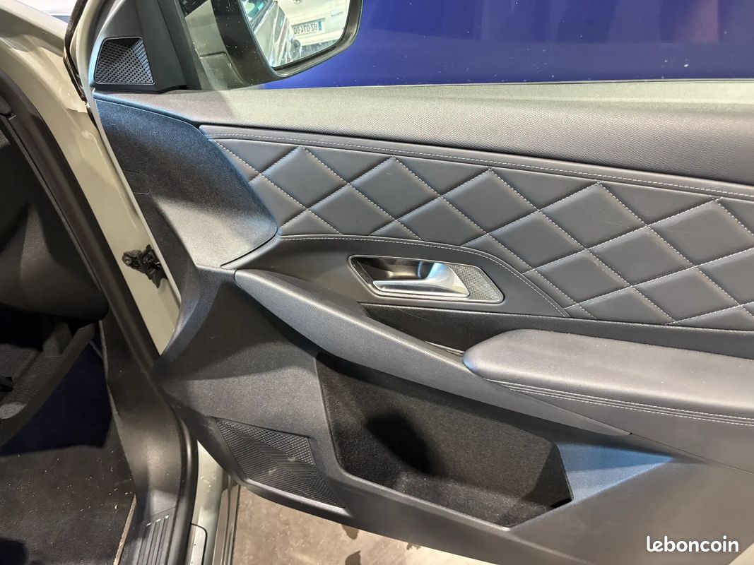 DS DS 7 E-TENSE 225ch Bastille - Origine France / CarPlay / Suivi complet / Caméra 360° / Hayon électrique et main libre / Keyless Go / Gris Laqué / Pack Drive Assist (image 36)