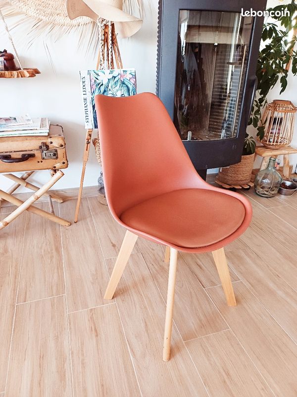 Chaises bois et plastique Terracotta (image 1)