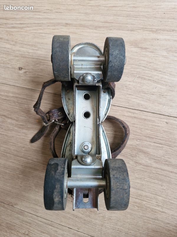 JOUET ANCIEN: PATINS à roulettes EUR 24,90 - FR