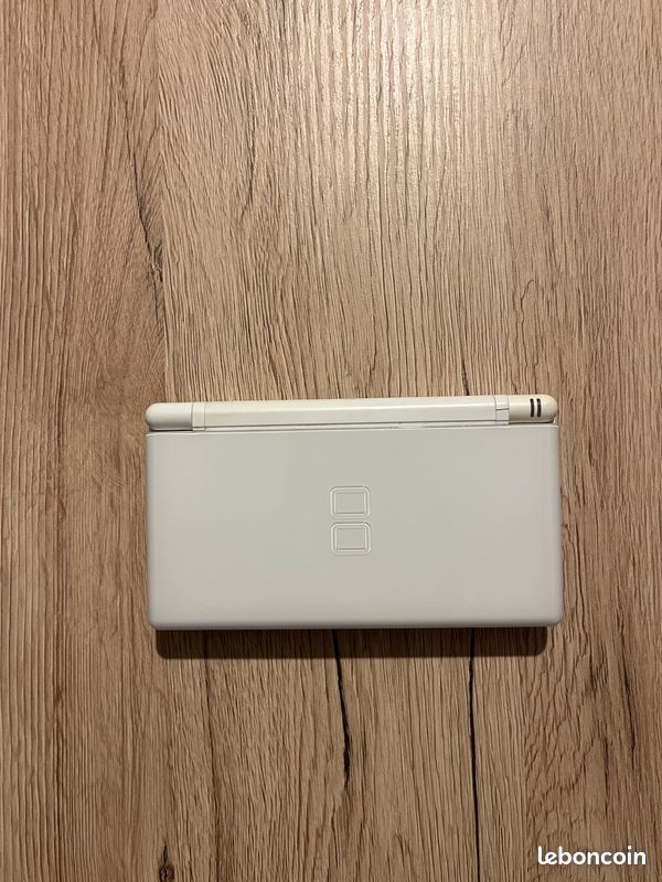 Nintendo DS + chargeur + stylet + 2 jeux (image 2)